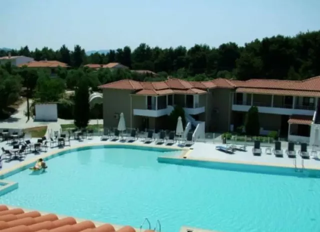 Hotel Lagomandra Beach& Suites