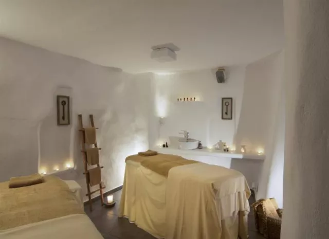 Santorini Secret Suites & Spa