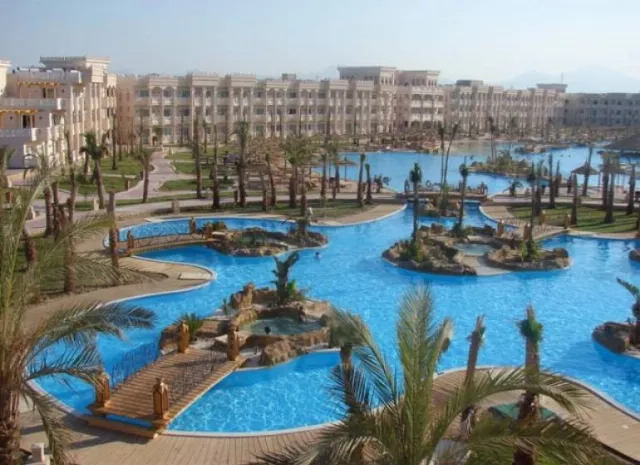 Hotel Grand Rotana Beach Resort & Spa