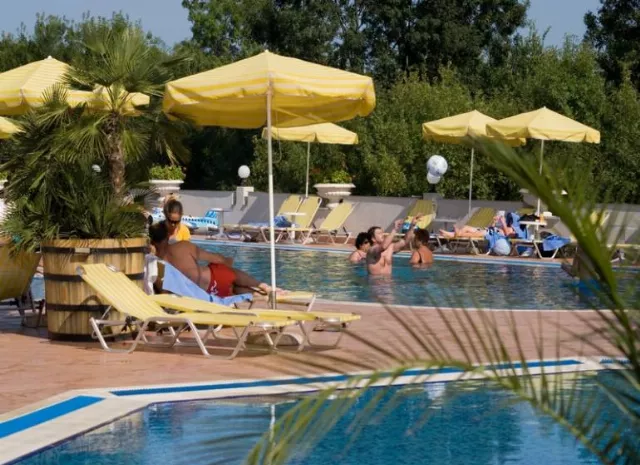 Hotel Holiday Village