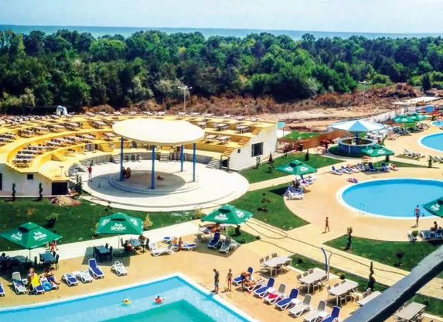 Hotel Atrium By The Beach