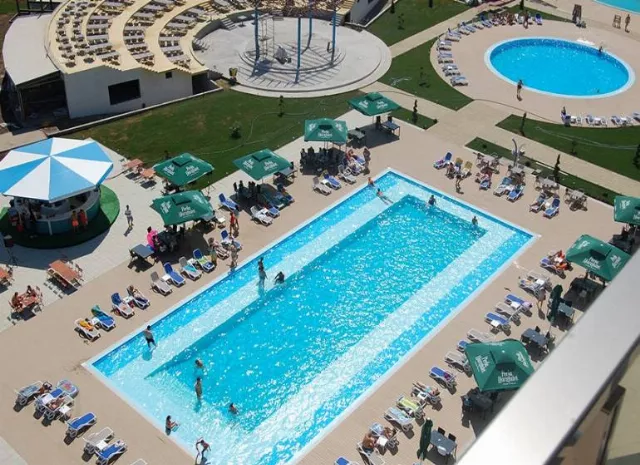 Hotel Atrium By The Beach