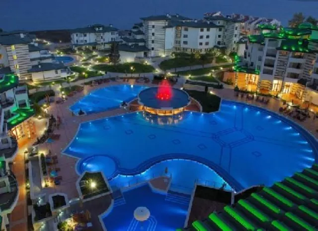 Hotel Emerald Beach Resort And Spa