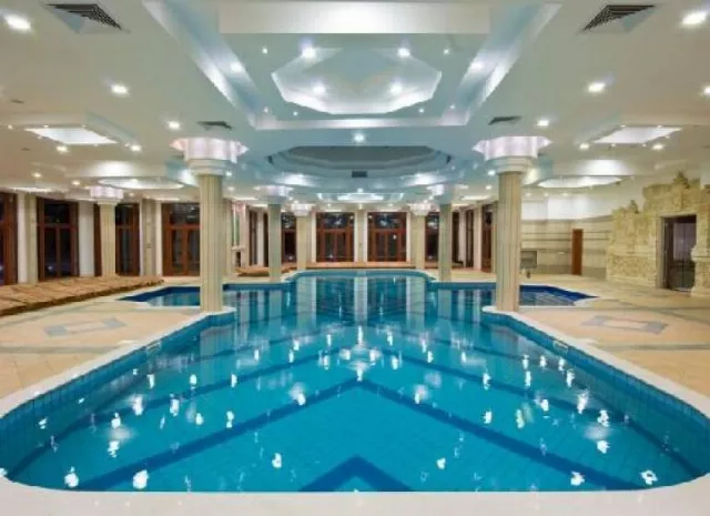 Hotel Emerald Beach Resort And Spa