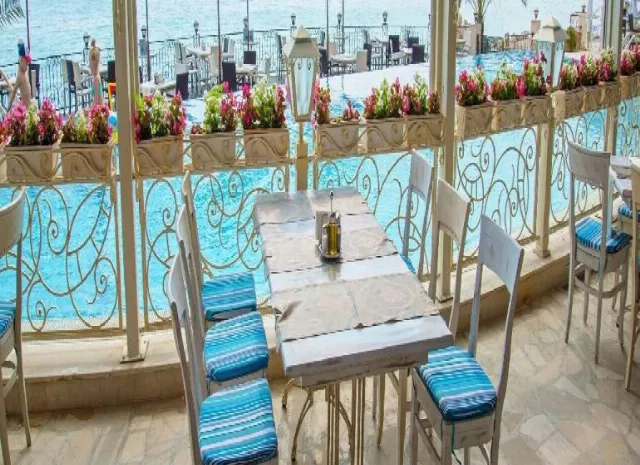Hotel Royal Bay Kavarna