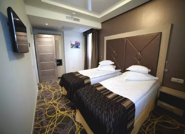 Hotel Exclusive And More
