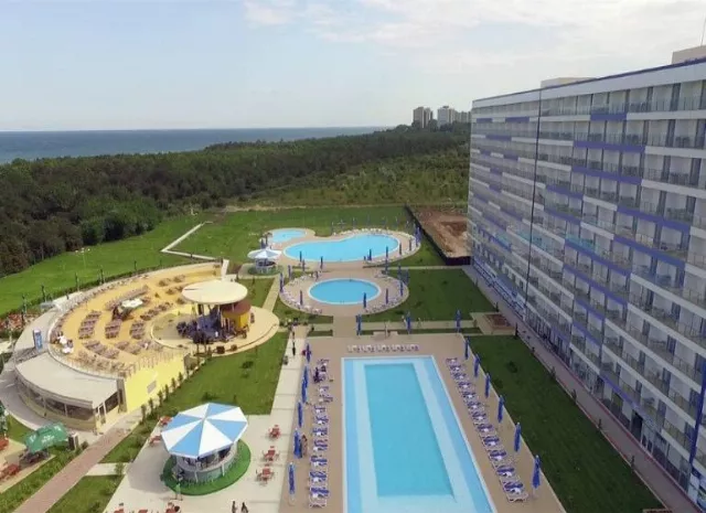Hotel Atrium By The Beach
