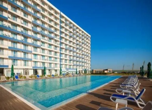 Hotel Atrium By The Beach