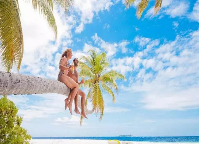 Hotel Fihalhohi Island Resort