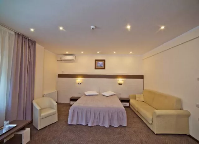 Hotel Ever Green