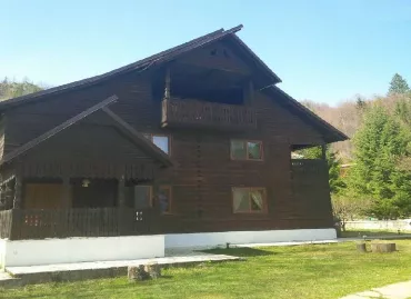 Vila Prietenilor - Cheile Butii, Romania / Campul lui Neag