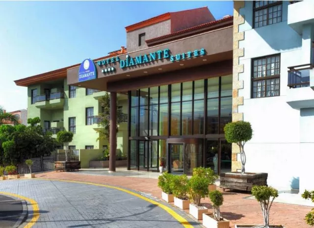 Hotel Diamante Suites