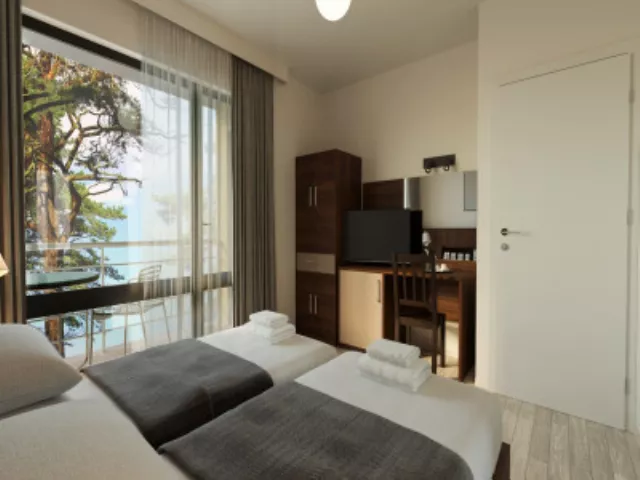 Queen Nelly Park Hotel
