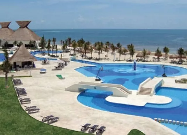 Hotel Blue Bay Grand Esmeralda