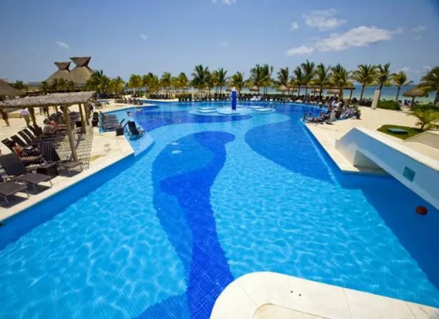 Hotel Blue Bay Grand Esmeralda