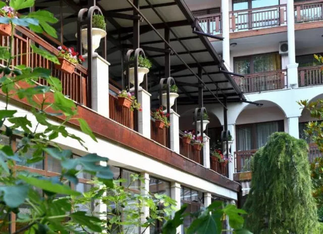 Hotel Estreya Residence