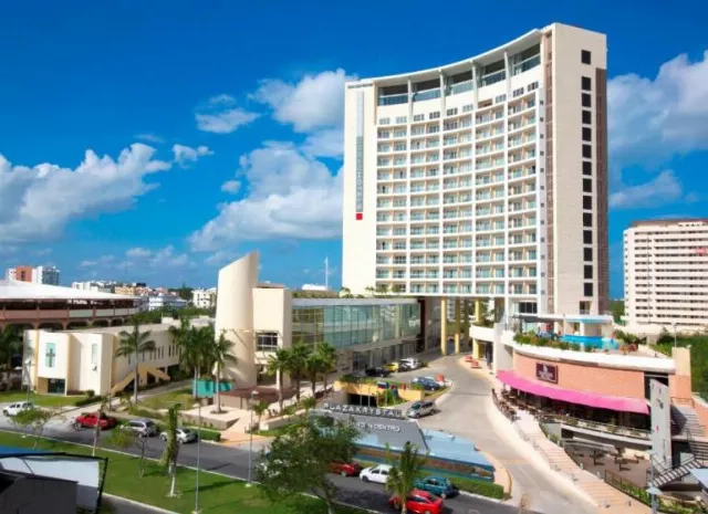 Krystal Urban Cancun Malecon