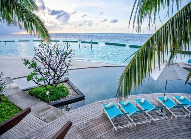 Hotel Constance Moofushi Resort