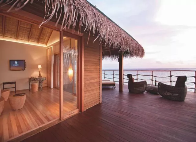 Hotel Constance Moofushi Resort