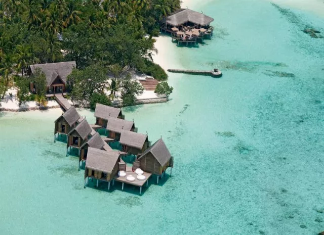 Hotel Constance Moofushi Resort
