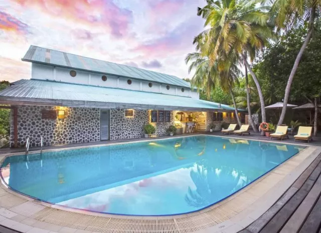 Hotel Reethi Beach Resort