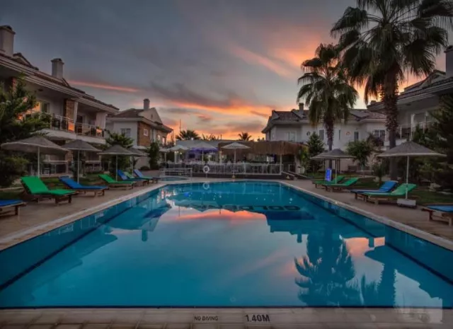 Hotel Golden Life Blue Green Residence