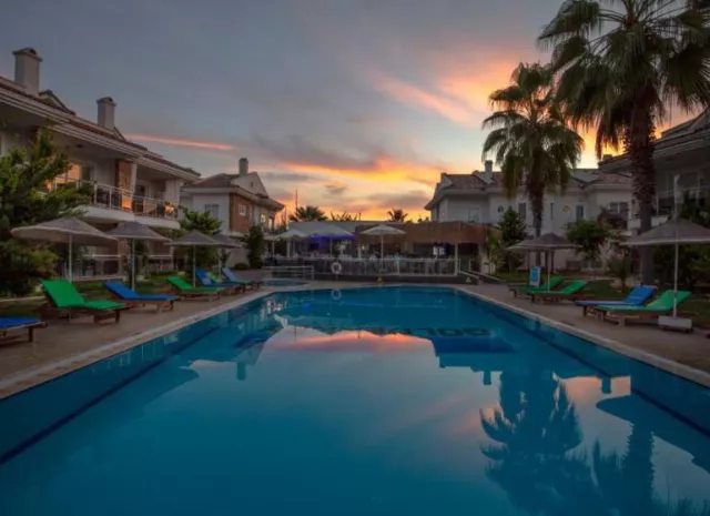 Hotel Golden Life Blue Green Residence