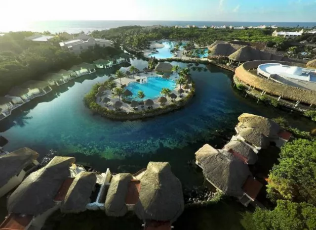 Hotel Grand Palladium White Sand Resort