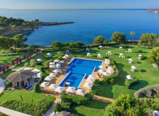 The St. Regis Mardavall Mallorca Resort