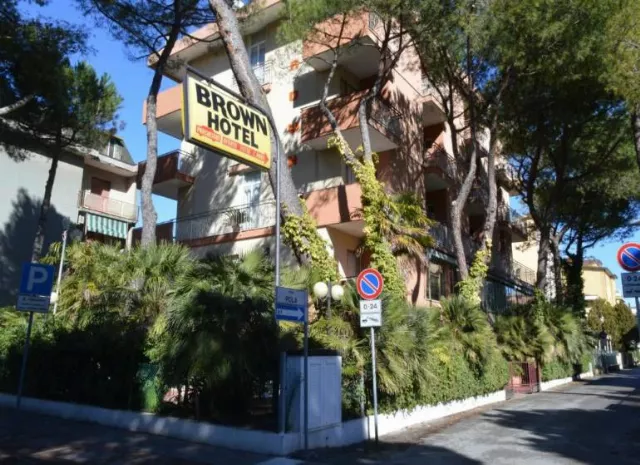 Hotel Brown
