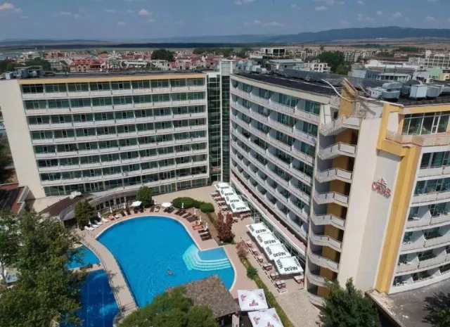 Hotel Grand Oasis