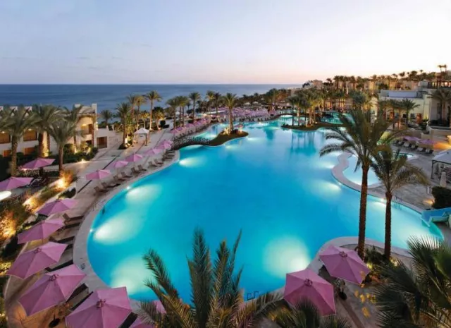 Hotel Grand Rotana Beach Resort & Spa