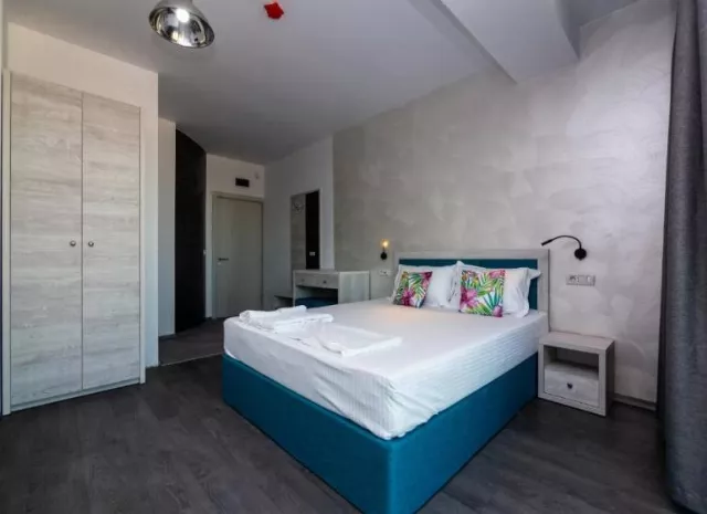 Hotel H