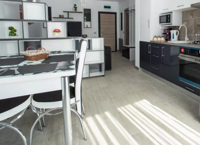 Apartamente Black And White Alezzi