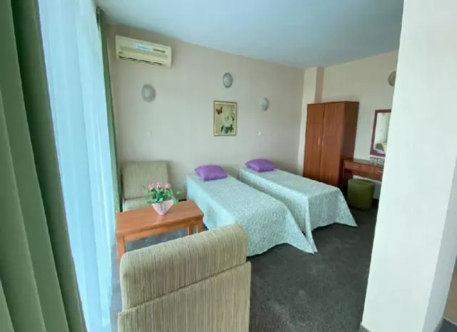 Hotel L And B