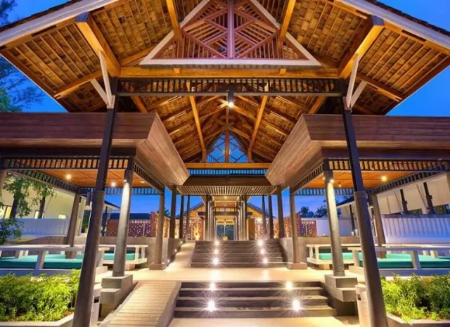 Hotel Outrigger Khao Lak Beach Resort