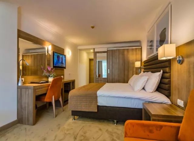 Hotel Saturn Suită junior deluxe corp B