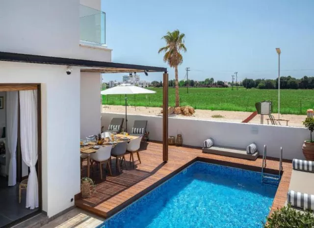 Louis Chris Le Mare Villa