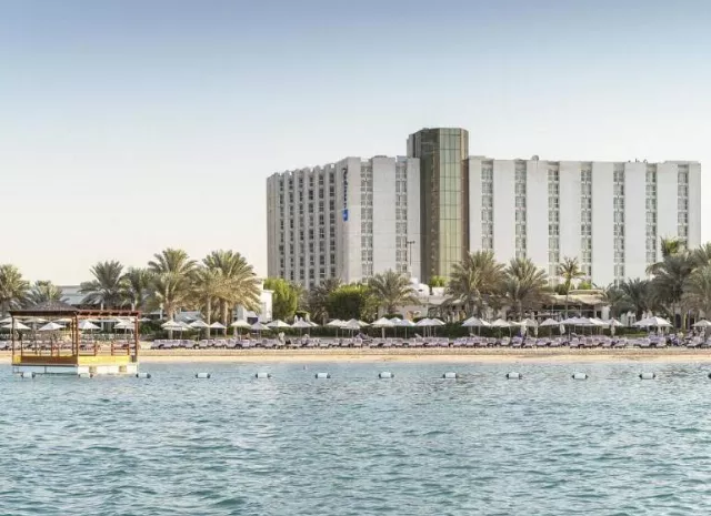 Hotel Radisson Blu & Resort, Abu Dhabi Corniche (former Hilton Abu Dhabi)