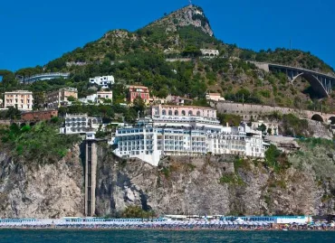 Lloyd's Baia, Italia / Vietri