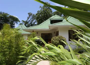 Hotel Le Surmer Self Catering Chalets, Seychelles / La Digue