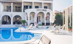 Hotel Across Omiros, Grecia / Corfu