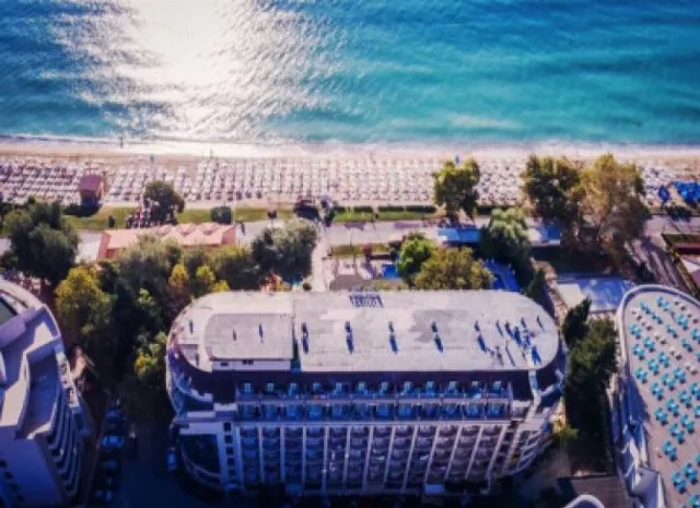 Hotel Vemara Beach