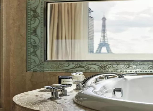 Plaza Athenee - Dorchester Collection