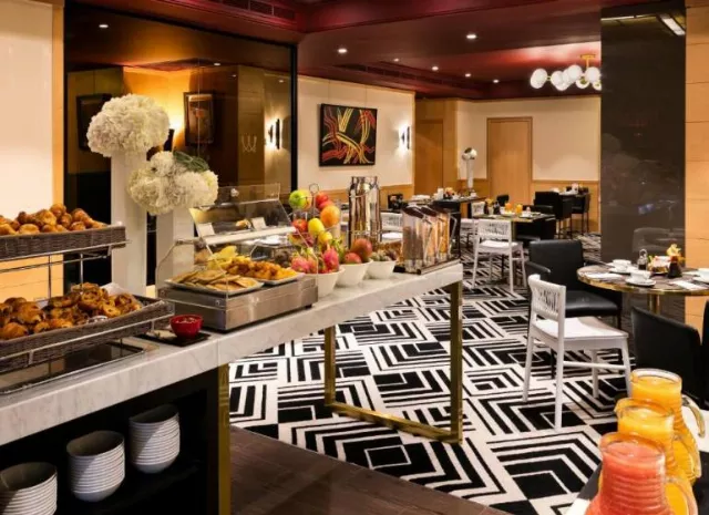 Warwick Paris