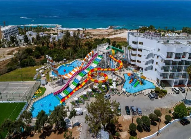 Hotel Leonardo Laura Beach & Splash Resort