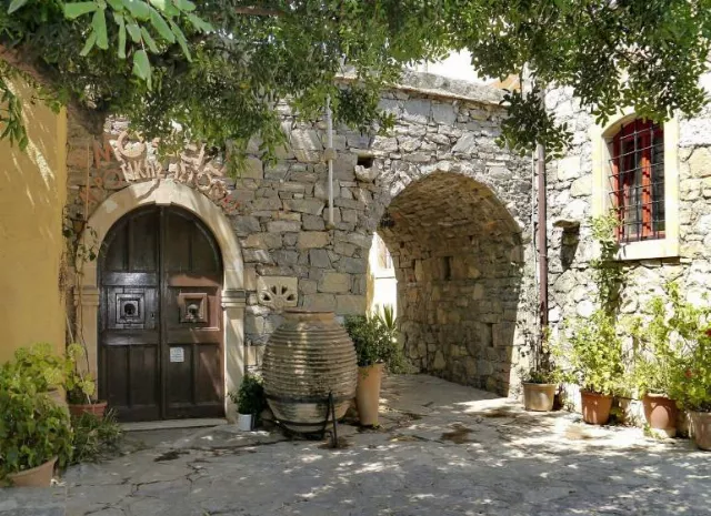 Hotel Arolithos Traditional Cretan Village