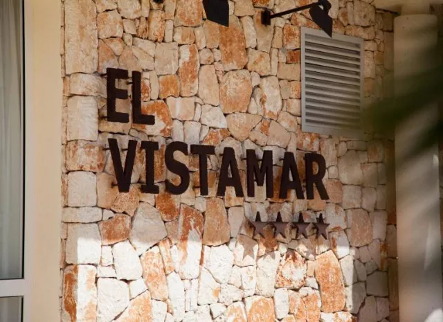 Pierre V. Vistamar Hotel