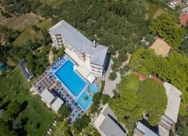 Hotel Koukounaria Suites