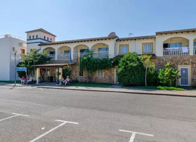 Mariner Club Apartments